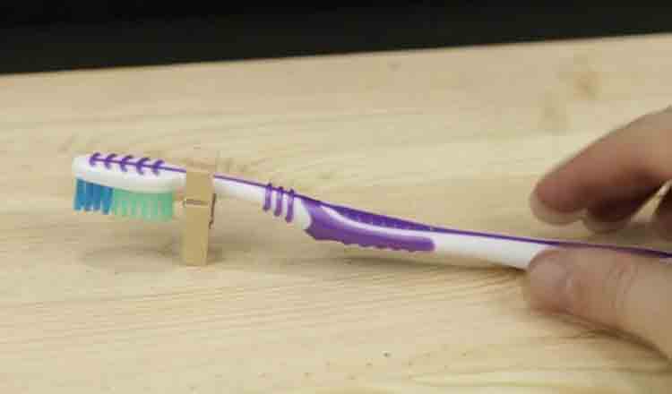 Lucruri pe care nu știai că le poți face folosind periuța de dinți