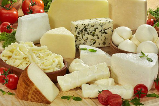 Ce poți păți dacă mănânci zilnic brânză