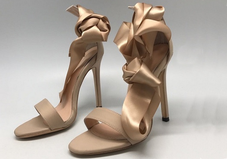 Vine vara? Iată ce modele de sandale trebuie să alegi, ca să fii apreciată!