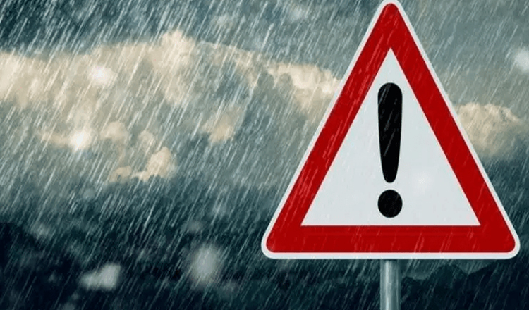 ANM a emis avertizări meteo în 28 de județe. Duminică sunt anunțate ploi torențiale, vijelii și descărcări electrice