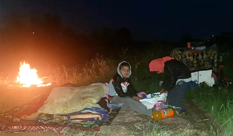 Patru copii dorm sub cerul liber în județul Iași! Autoritățile ridică din umeri