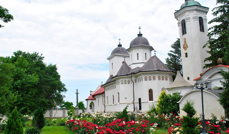Vedeta din România care a luat o decizie neașteptată: ‘Merg des la mănăstire’