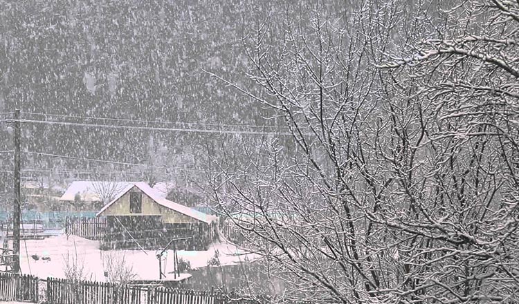 A nins în România, în prima zi de toamnă: 30 de grade în Capitală, zero grade şi zăpadă la munte