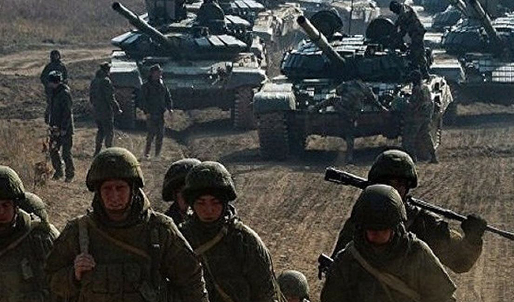 Rusia şi-a mutat trupele la granița cu Ucraina. Trenurile sunt pline cu soldați și tancuri