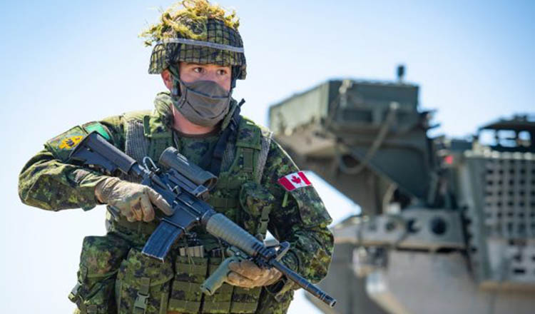 Canada își retrage militarii din Ucraina. Personalul diplomatic, mutat de la Kiev la Liov