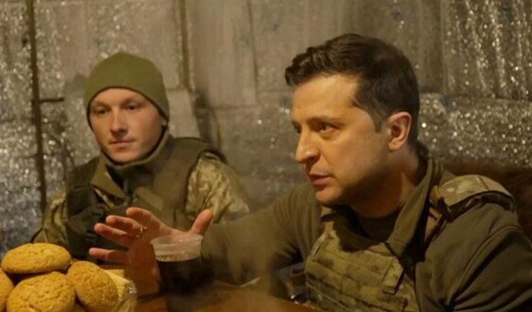 Interviu cu Zelenski în buncărul din Kiev: În timp ce moartea se abate asupra orașelor ucrainene, cele două părţi au anunțat în buncărul din Kiev: Dacă Ucraina cade, veți avea rușii la granițe