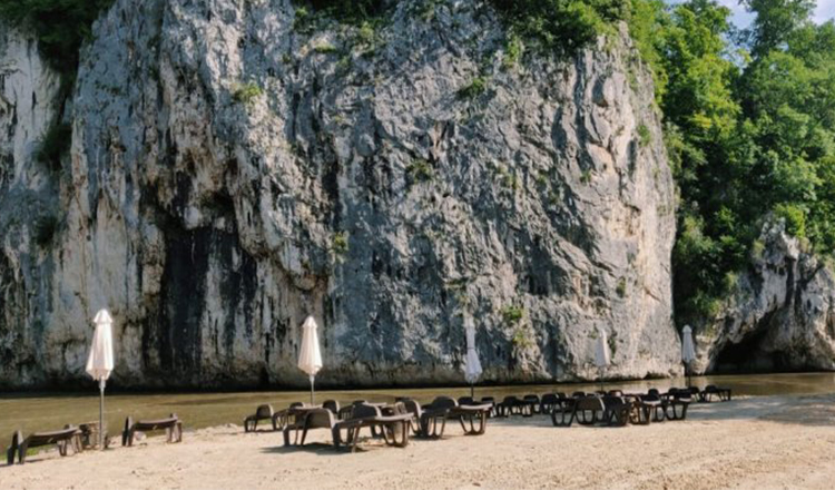 Plaja sălbatică din România care arată ca în Thailanda! Unde este locul secret, ascuns de ochii curioșilor