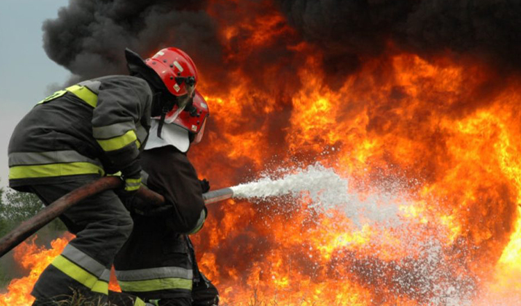 Un pompier din Argeș a murit în timpul intervenției la un incendiu de vegetație