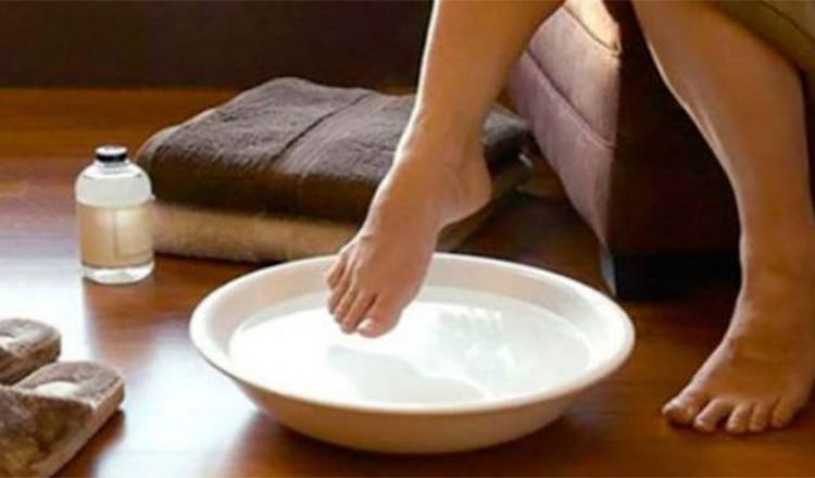 O baie la picioare detoxifică întregul organism – iată cele mai bune rețete pentru SĂNĂTATE